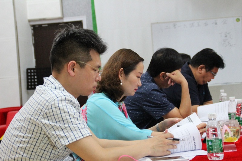 1467621693222044.jpg 图三:私董会成员专心致志.jpg